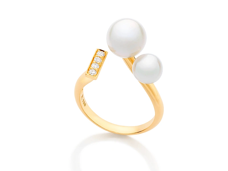 Anel em ouro amarelo com diamantes e Pérolas Biwa