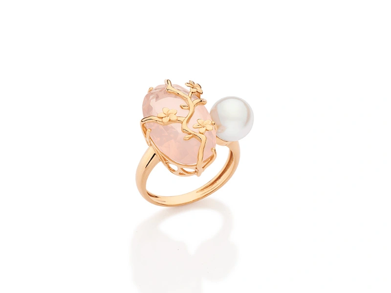 Anel em ouro rosé com quartzo rosa e pérola Akoya da Julio Okubo